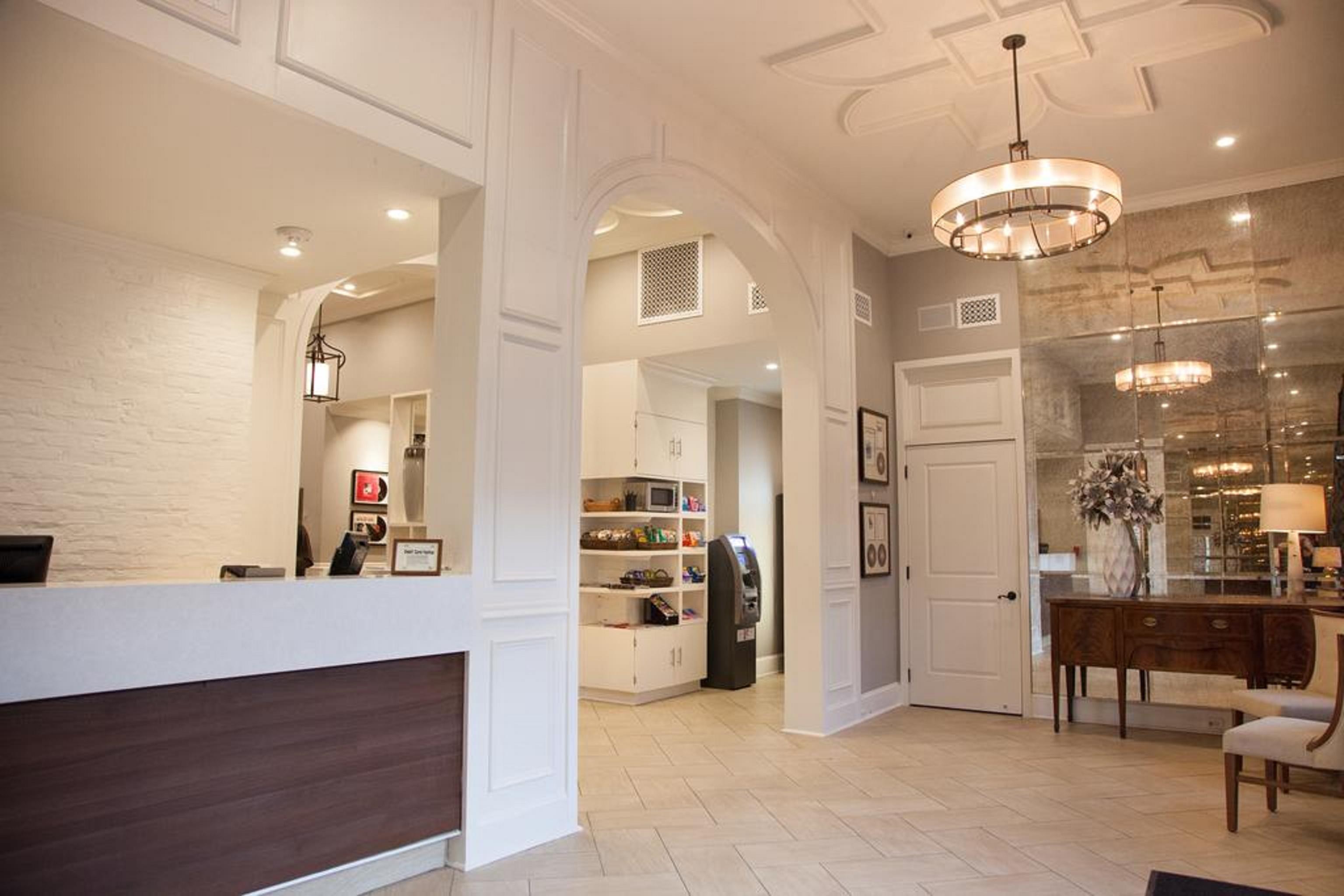 Hotel St. Pierre French Quarter Новый Орлеан Экстерьер фото